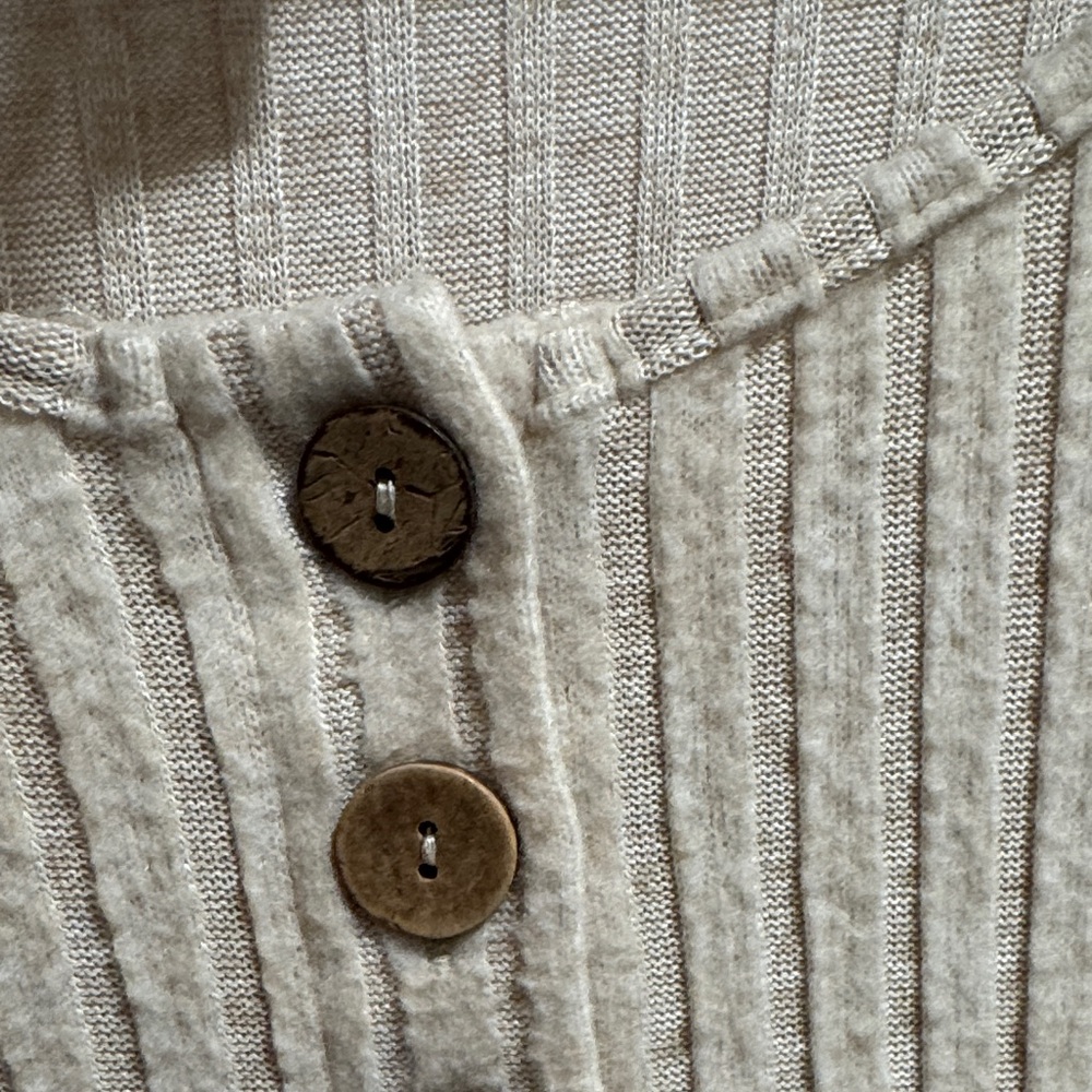 Chic Beige Ribbed Button-Up Blouse - Picture 3 of 4